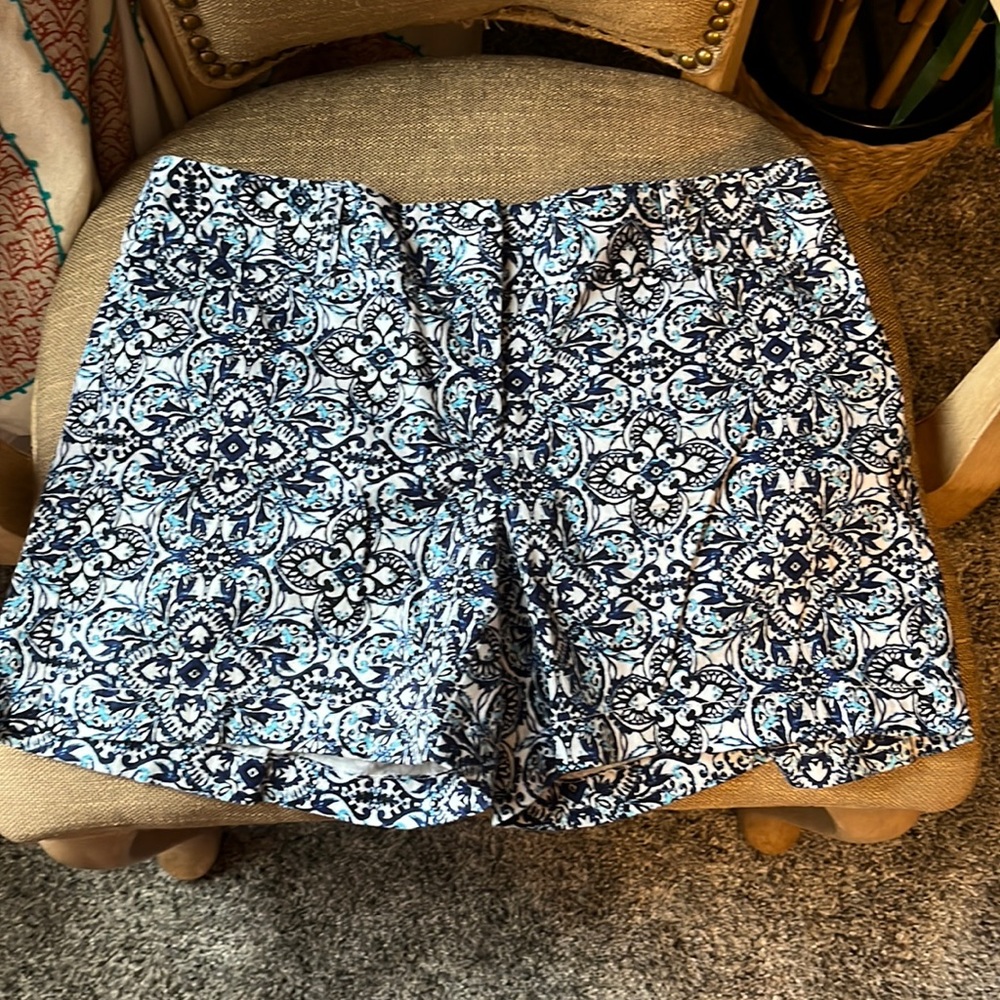 White House Black Market Blue Pattern Shorts, sz 4